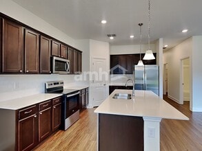 1016 Walden Pond Dr in Plant City, FL - Foto de edificio - Building Photo