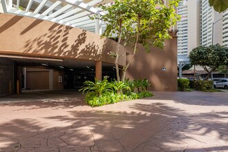 The Cove - Waikiki in Honolulu, HI - Building Photo - Building Photo
