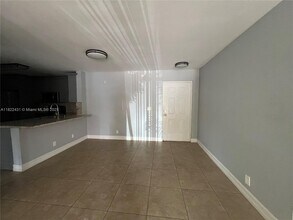 5801 Riverside Dr in Coral Springs, FL - Building Photo - Building Photo