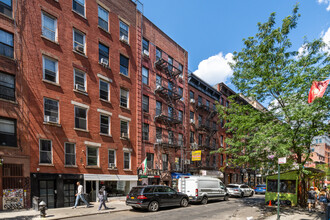 241 Mulberry St in New York, NY - Building Photo - Primary Photo