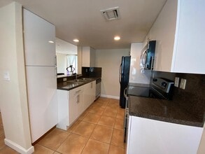 4635 NW 97th Pl, Unit 158 in Doral, FL - Building Photo - Building Photo