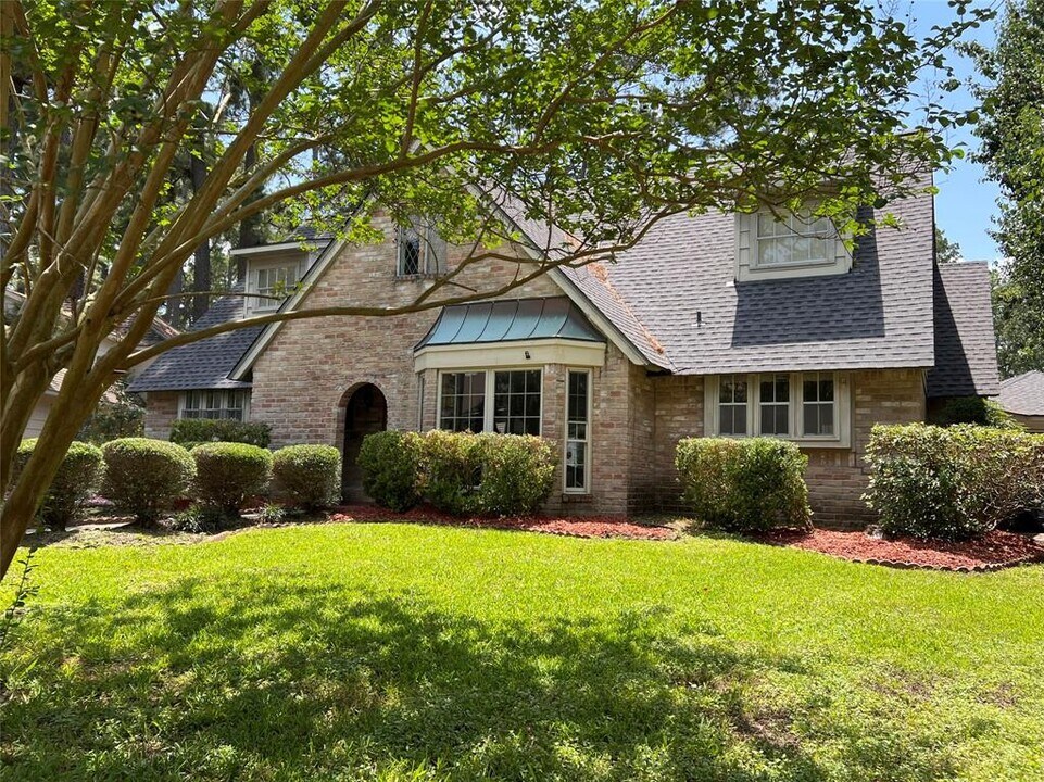 8210 Hollyleaf Dr in Spring, TX - Building Photo