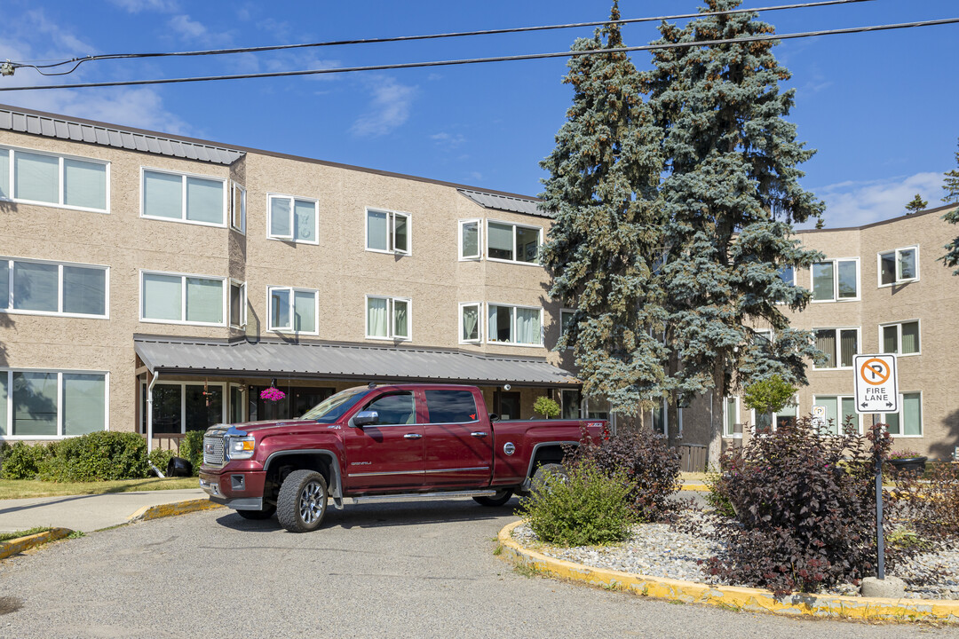 Bow Bridge Manor in Calgary, AB - Building Photo