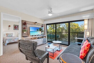 600 Neapolitan Way in Naples, FL - Building Photo - Building Photo