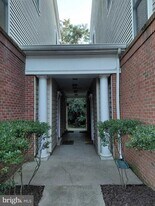 3553 Huntley Manor Ln in Alexandria, VA - Building Photo