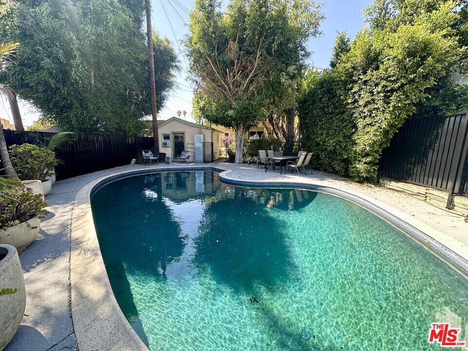 1246 N Genesee Ave in West Hollywood, CA - Building Photo