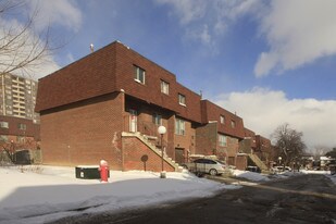 160 Palmdale Dr in Toronto, ON - Building Photo