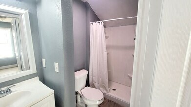 1057 Binkley St in Fort Worth, TX - Foto de edificio - Building Photo