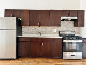 148 Cornelia St in Brooklyn, NY - Building Photo - Building Photo