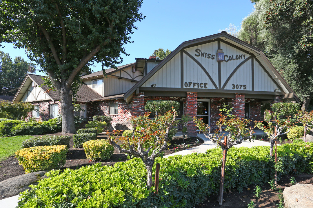 Swiss Colony in Merced, CA - Foto de edificio