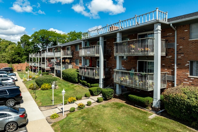 Harbor Club Apartments and Yacht Club