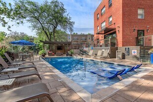 Infinity at Plaza West in Kansas City, MO - Building Photo