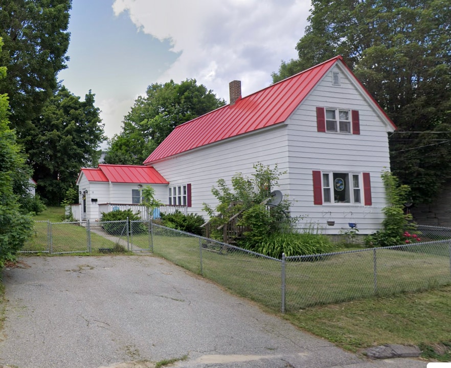 32 Front St in Rumford, ME - Foto de edificio