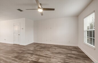 7322 Bowdre in San Antonio, TX - Building Photo - Building Photo