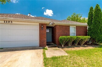 1103 SW Apache Dr in Bentonville, AR - Building Photo - Building Photo