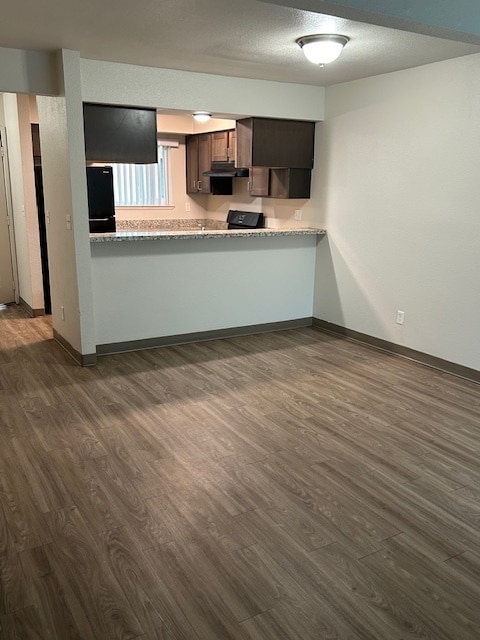 Parkwood Manor in Tulare, CA - Building Photo - Building Photo