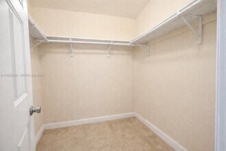 2471 NW 18th Terrace in Miami, FL - Building Photo - Building Photo