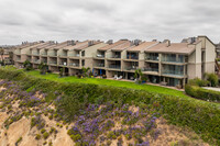 Sandpiper Point in Encinitas, CA - Foto de edificio - Building Photo