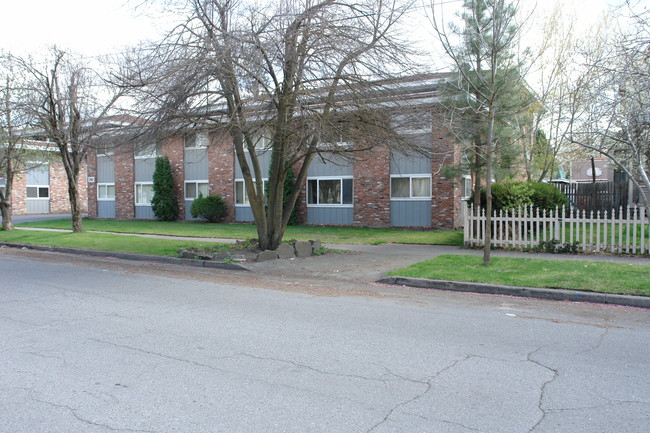 2411 W 2nd Ave in Spokane, WA - Foto de edificio - Building Photo