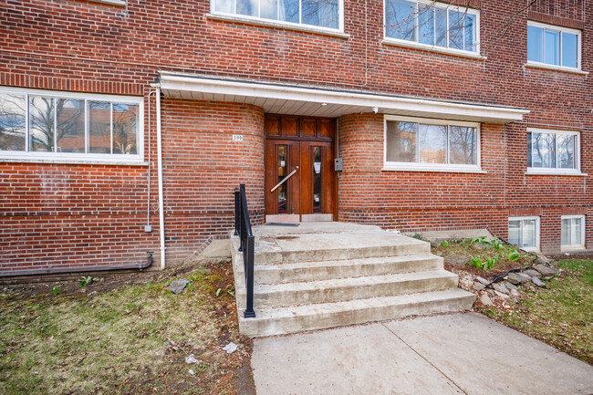 3190 Van Horne Av in Montréal, QC - Building Photo - Building Photo