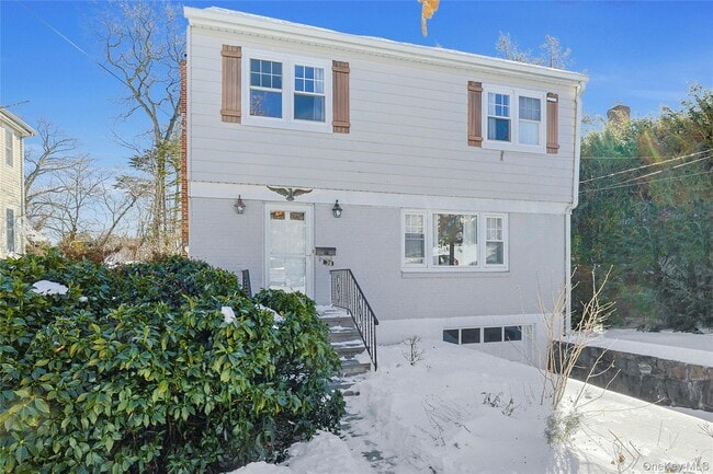 136 Johnson Rd in Scarsdale, NY - Building Photo - Building Photo