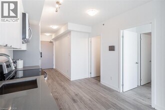 3210 Dakota Cmn in Burlington, ON - Building Photo - Building Photo