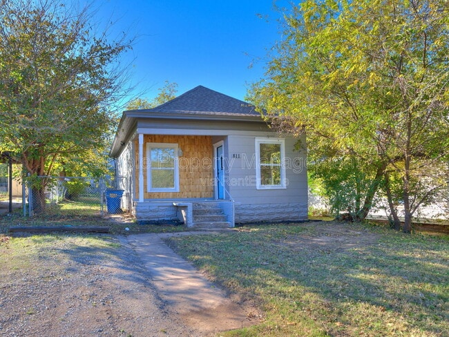 property at 811 W Wade St