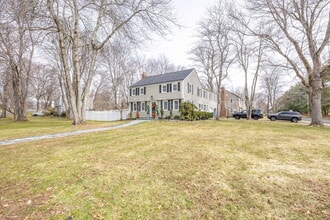 4 Trotwood Dr in West Hartford, CT - Building Photo - Building Photo