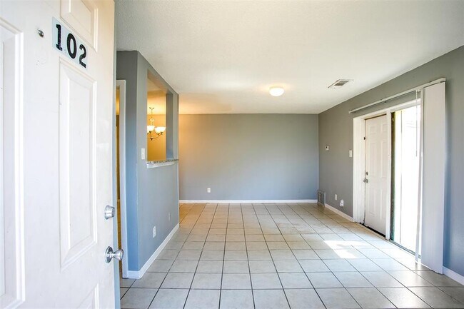 2215 Mission Hill Dr in Austin, TX - Building Photo - Building Photo