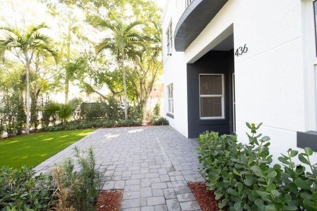 property at 436 SE 16th St