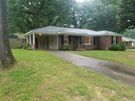 1586 Sea Isle Rd in Memphis, TN - Building Photo