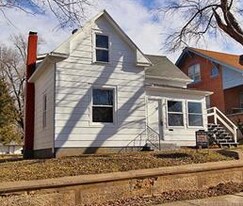 132 S Benton St in Cape Girardeau, MO - Building Photo