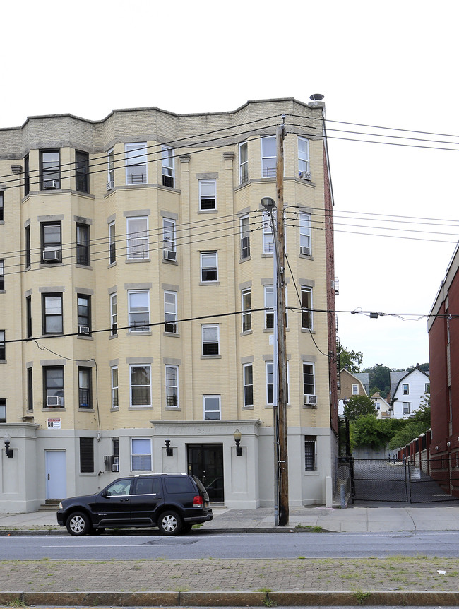 282-290 Riverdale Ave in Yonkers, NY - Building Photo - Building Photo