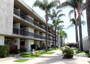 Azul Apartments in Anaheim, CA - Building Photo - Building Photo