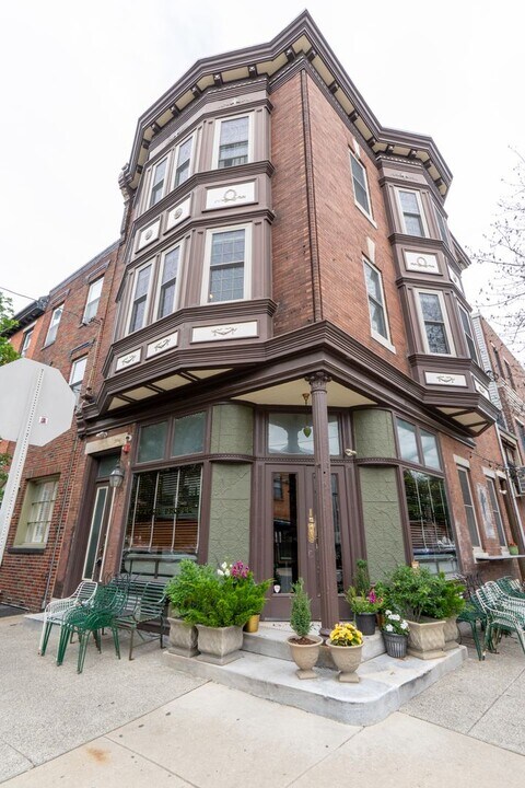 941 S 8th St in Philadelphia, PA - Building Photo