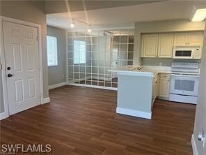 1150 Wildwood Lakes Blvd, Unit 208 in Naples, FL - Building Photo - Building Photo