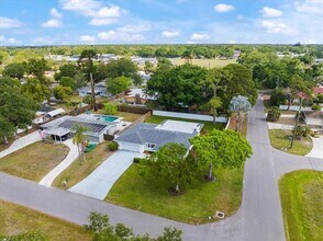 1169 Carmella Cir in Sarasota, FL - Building Photo - Building Photo