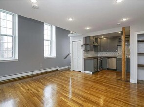 165 Winnisimmet St in Chelsea, MA - Building Photo - Building Photo