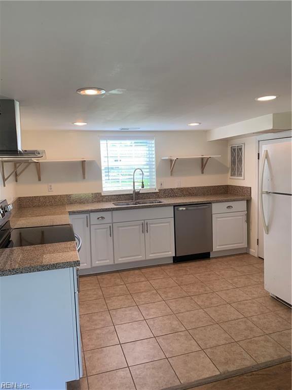 756 Norman Ave-Unit -B in Norfolk, VA - Foto de edificio - Building Photo