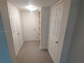 2516 Centergate Dr in Miramar, FL - Building Photo - Building Photo