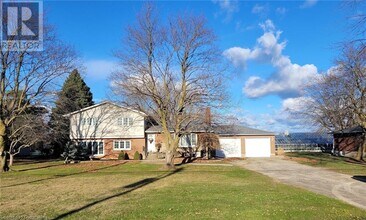 1487 Hwy 8 in Hamilton, ON - Building Photo - Building Photo
