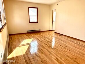 520 Lloyd Rd in Toms River, NJ - Building Photo - Building Photo