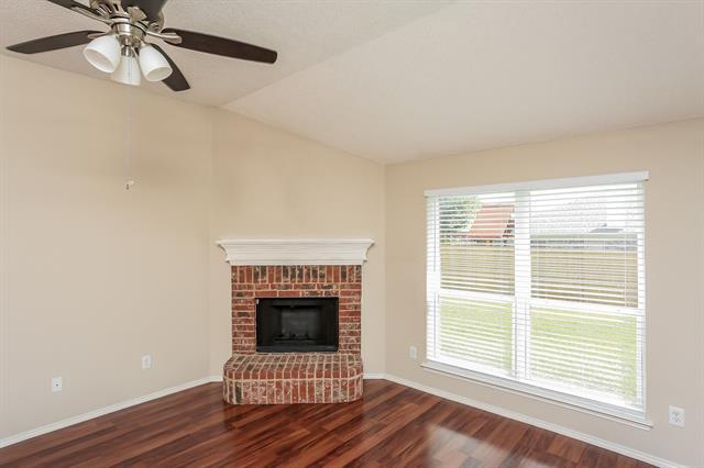 8009 Blue Duck Trail in Arlington, TX - Foto de edificio - Building Photo