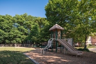 Springfield Gardens in Springfield, VA - Foto de edificio - Building Photo