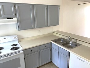 11147 W 17th Ave in Lakewood, CO - Building Photo - Building Photo