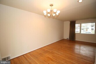 13810 Vista Dr in Rockville, MD - Building Photo - Building Photo