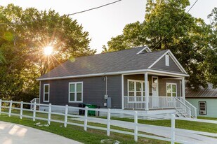 211 N Austin St in Brenham, TX - Building Photo