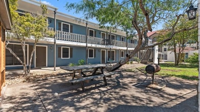 4645 Ocean Dr in Corpus Christi, TX - Building Photo - Building Photo