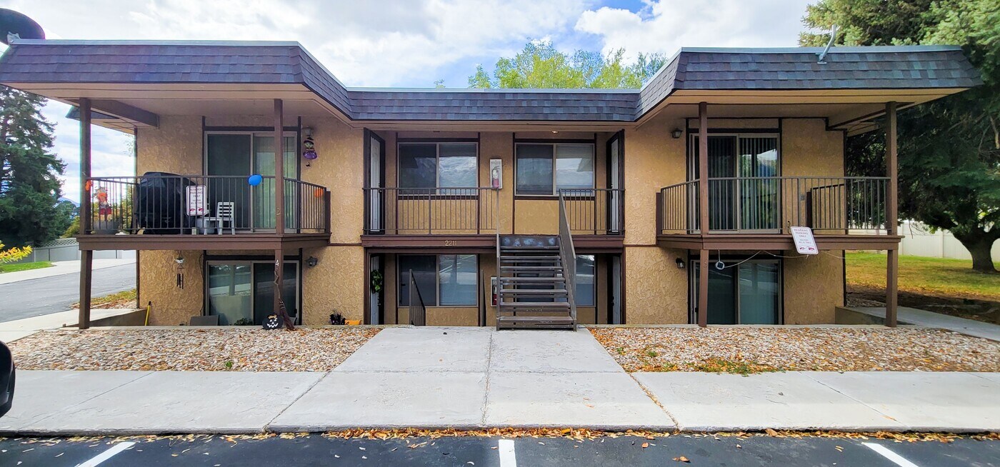 2211 N 400 E in North Ogden, UT - Foto de edificio