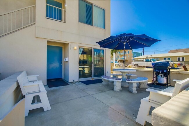 803 El Carmel Pl in San Diego, CA - Building Photo - Building Photo